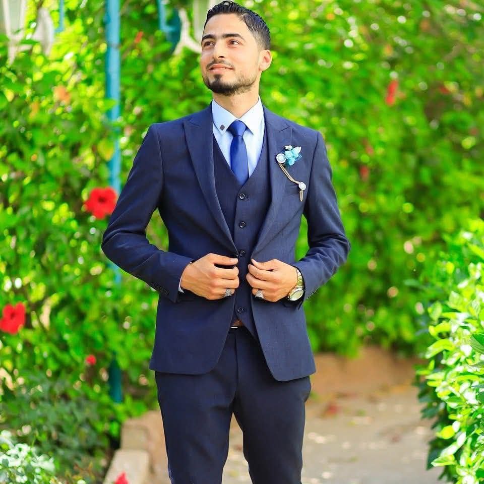 This is the young man, Abdul Qader Siyam, whose body was shown in widely circulated images of torture marks that went viral yesterday. 

He was detained, tortured and martyred while in Israeli custody.