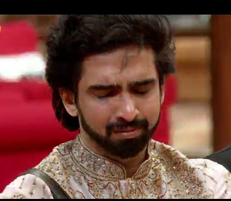 HinduKatta64183's tweet image. 🙏 Bhai sympathy card played by #AmaalMallik kya bar bar rone ki acting karta hai. Every #WKV rota hai, sympathy card khelta hai. 
#FarrhanaBhatt is stronger than him, ladkio se jada ladke sympathy card khelte hai. #BiggBoss19 #WeekendKaVaar