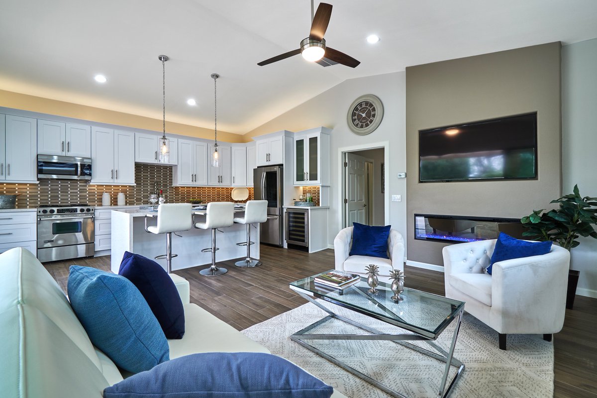 DesertShoresCA's tweet image. Trade snow boots for swimsuits this winter ☀️ Escape to Desert Shores Resort, where sunshine, palm trees, and waterfront views make every day feel like a vacation. Your winter getaway starts here in Indio, CA. 🌴🏖️ #motorcoachresort #rvlife #gorv
