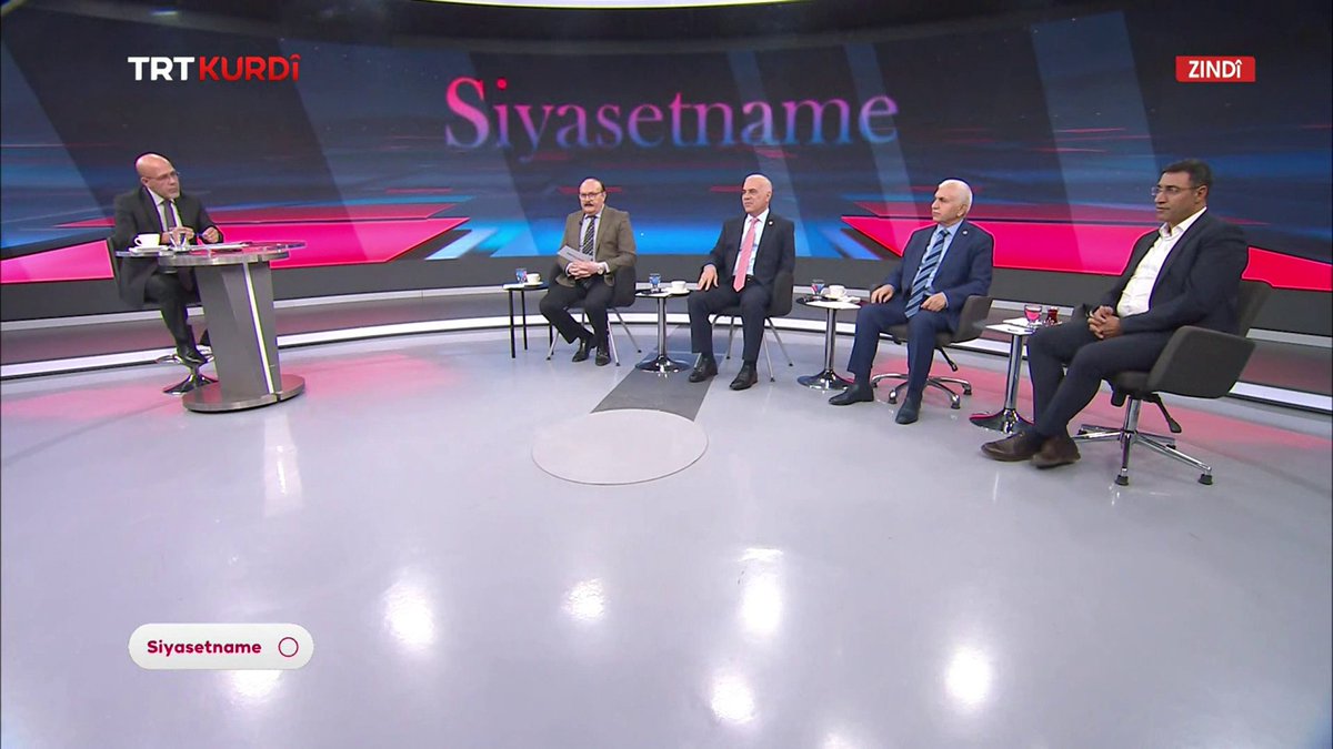 Rojeva Türkiye û dinyayê bi berfirehî di Siyasetnameyê de ye…   

Bi moderatoriya Bercan Tutar, Parlamenterê Siirtê Mervan Gül, Siyasetmedar Abdurrahim Akdağ, Siyasetmedar Hanifi Alır û Lêkolîner Rıdvan Atabey rojevê dinirxînin.  
Bernameya me dest pê kir: