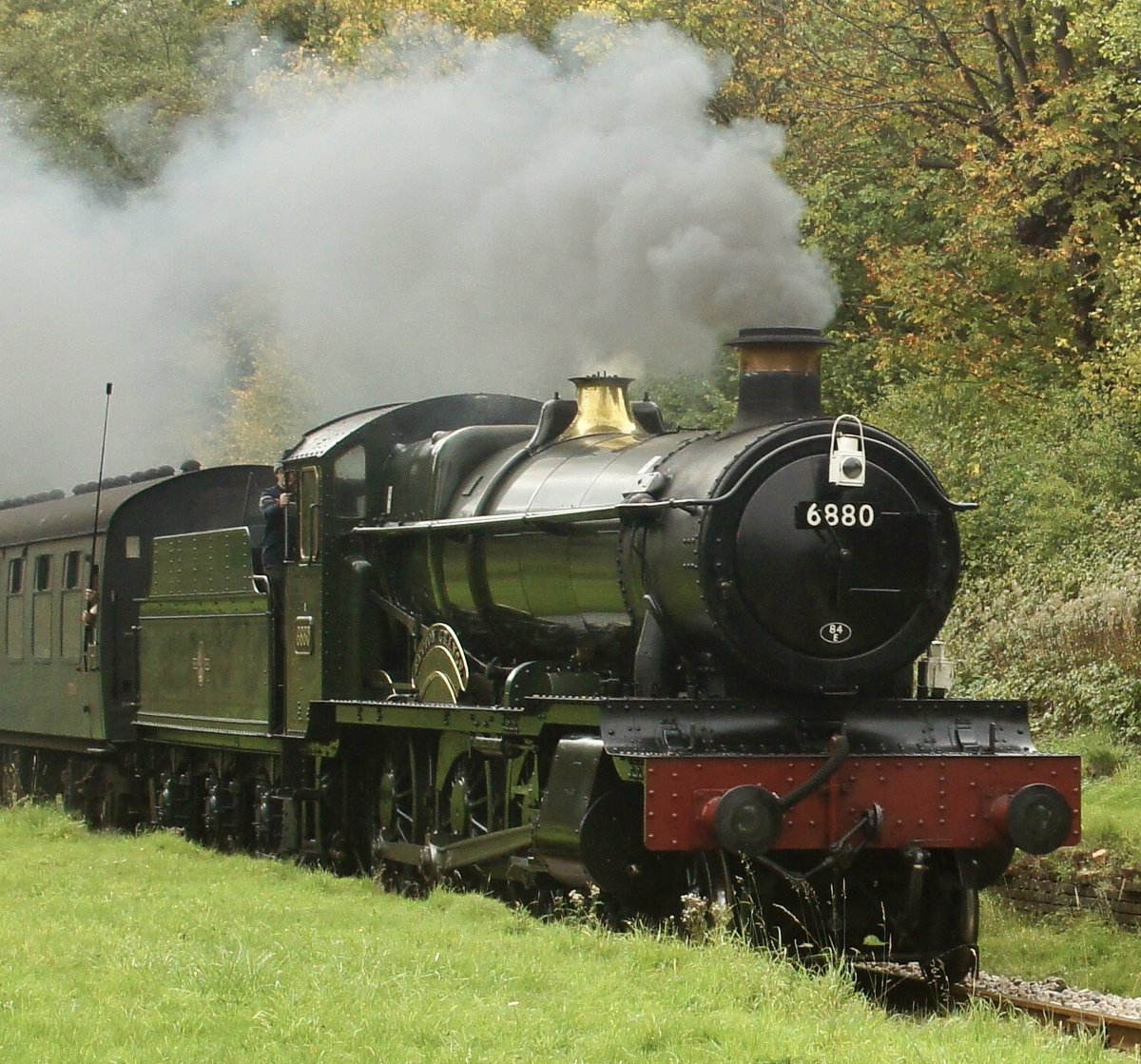 Saint and Grange ⁦<a href="/bluebellrailway/">Bluebell Railway</a>⁩ today. Interesting comparison
