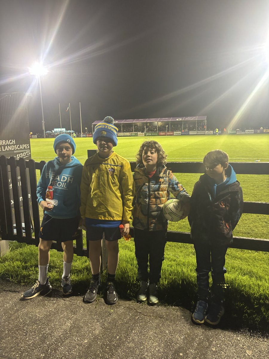 AdamstownAFC's tweet photo. Adamstown AFC boys out supporting @WexfordFC 💜💛💙 https://t.co/xEdMhQ0mSH