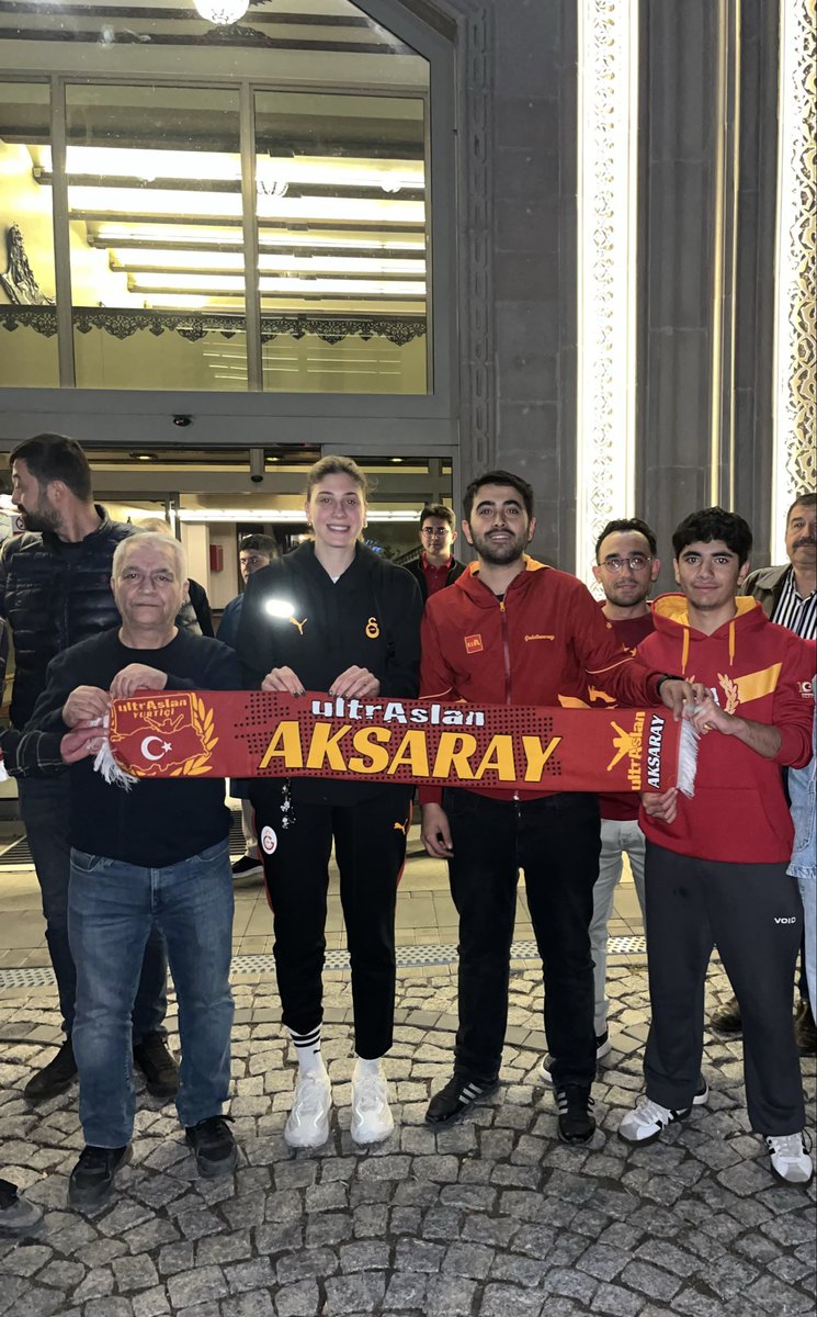 GİTTİĞİN HER YER SENİN EVİNDİR!

Galatasaray kadın voleybol takımımızı Aksaray’da aslanlar gibi karşıladık. 

#uAYurtiçi 
#uAksaray