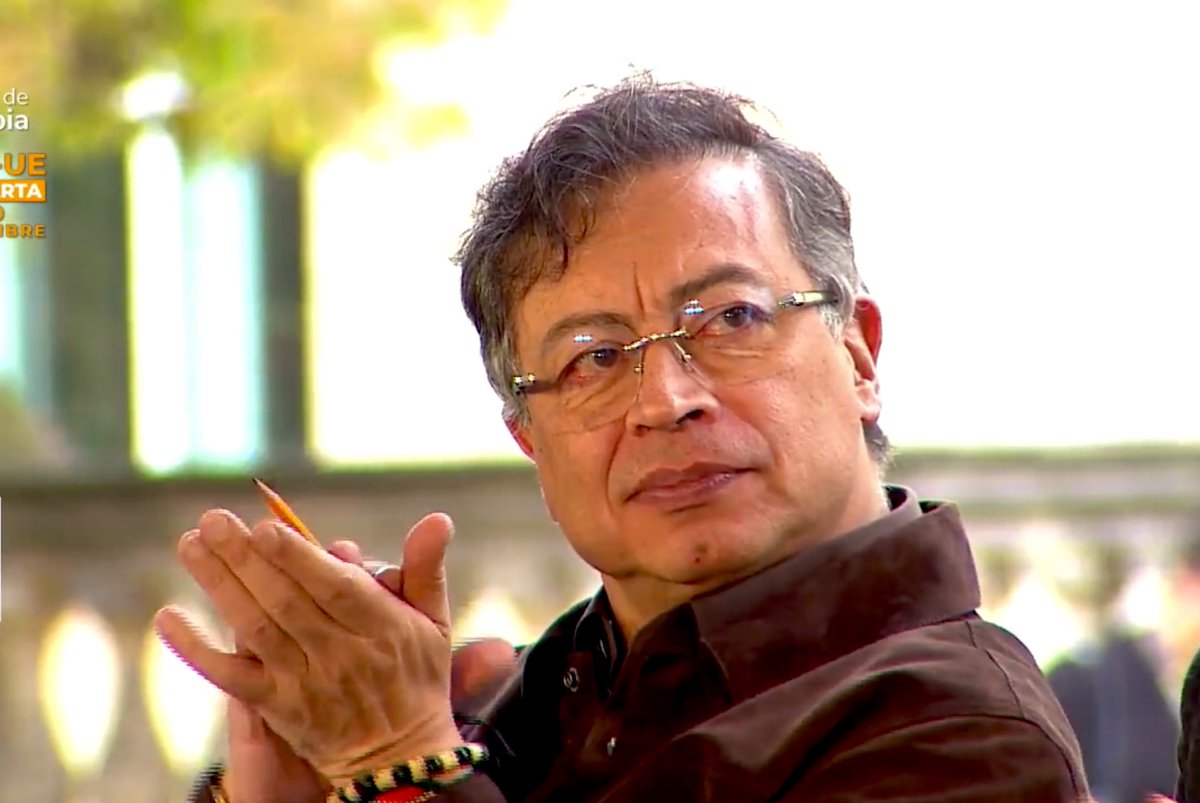 A esta hora el presidente de Colombia <a href="/petrogustavo/">Gustavo Petro</a> reconoce la responsabilidad del Estado en las acciones contra organizaciones defensoras de los Derechos Humanos.

Asesinatos, exilio, desplazamiento, interceptaciones, seguimientos y allanamientos ilegales, entre otras acciones