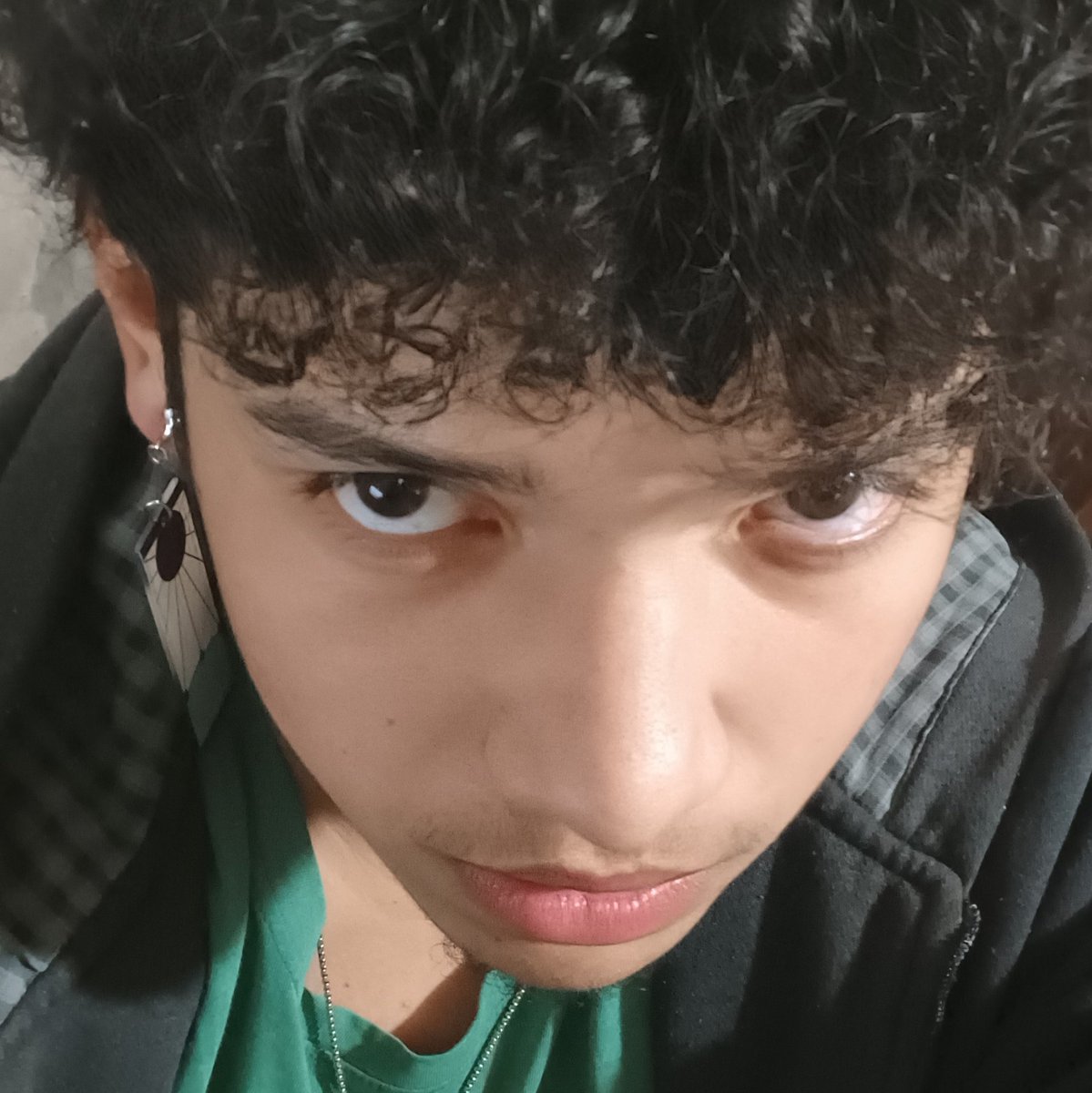 iconsg3h's tweet image. Dps que eu comecei a &quot;fazer&quot; meus próprios filtros, tirar foto ficou até legal

Antes / Depois