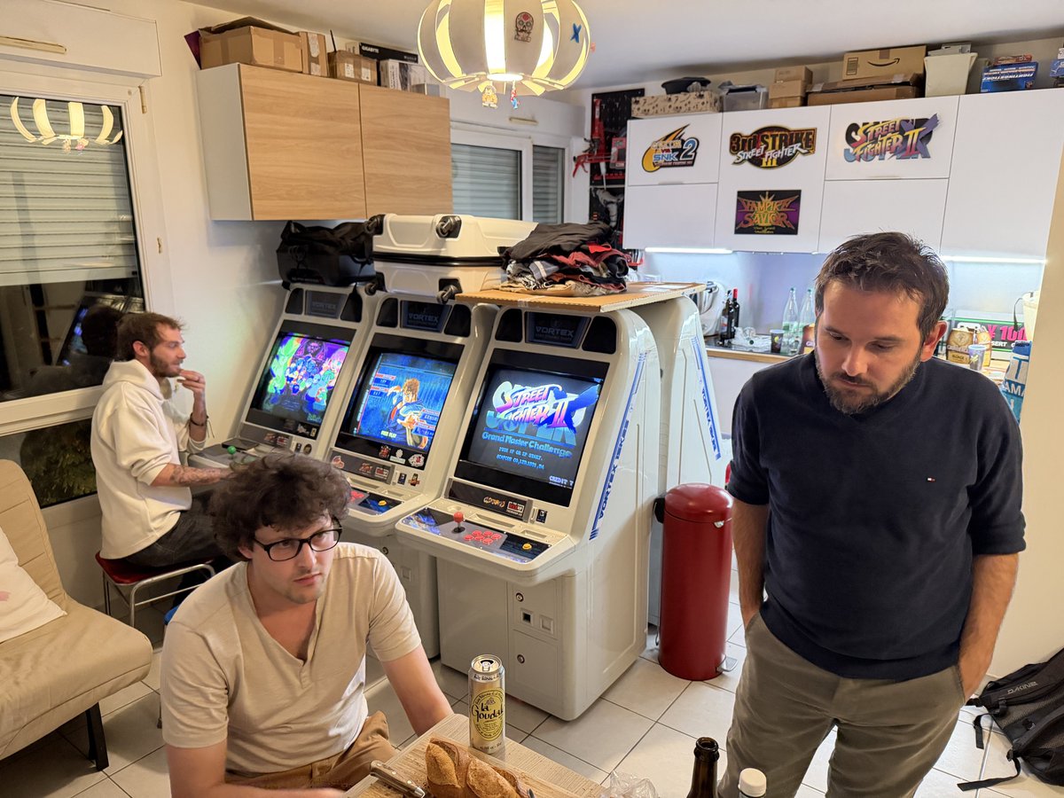 ISIMORN 🕹 tweet media