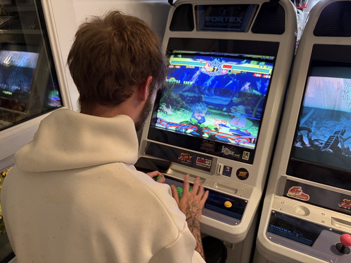 ISIMORN 🕹 tweet media