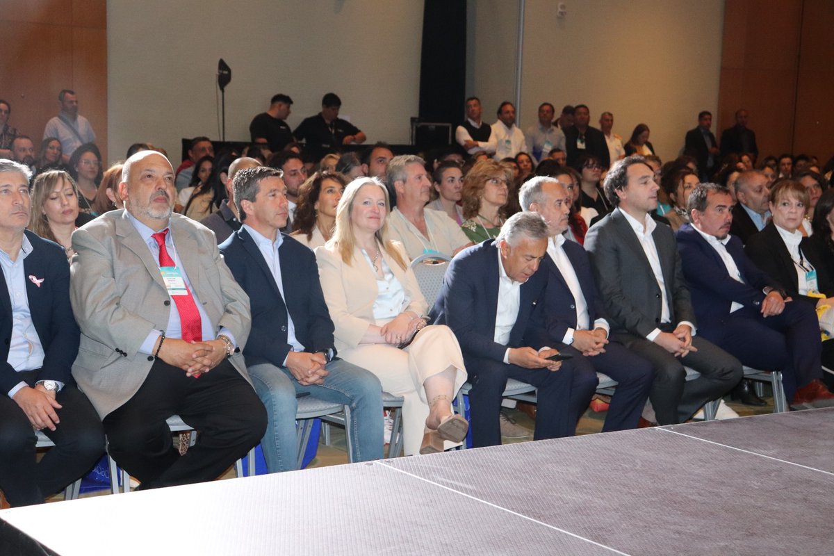 El Hospital Dr. Carlos Pereyra en el Congreso de Salud Mental 2025

Con la presencia del Gob Alfredo Cornejo; el Min de Salud; el Director de Salud Mental, Manuel Vilapriño; y la Directora del Hospital Dr. Carlos Pereyra, la Dra. Alicia Loncarich