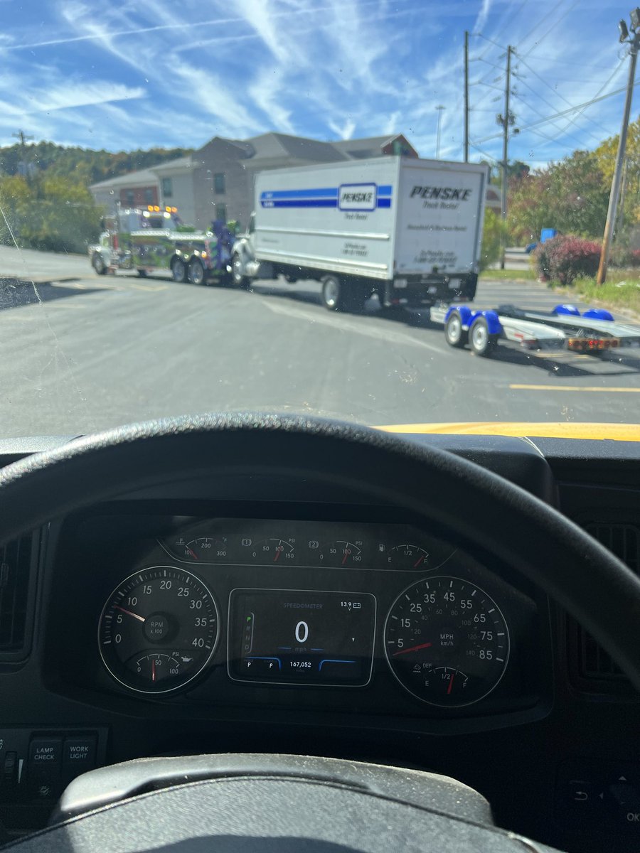 Chris_Harris72's tweet photo. @GoPenskeCareers - really Penske? You were going to send me out with a full truck loaded with my belongings and car carriage traveling another 800 + miles on these tires after just replacing my broken down truck? https://t.co/1Pghy4eOZp