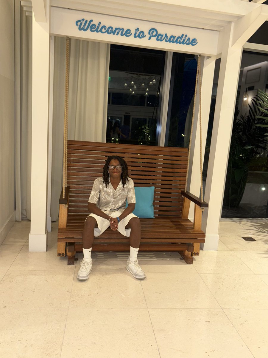 devvidev_'s tweet photo. @ItaNeverWork He said, thank you!! 😊 living his life in the Bahamas for his 14th. https://t.co/5bGFHw3Cyn