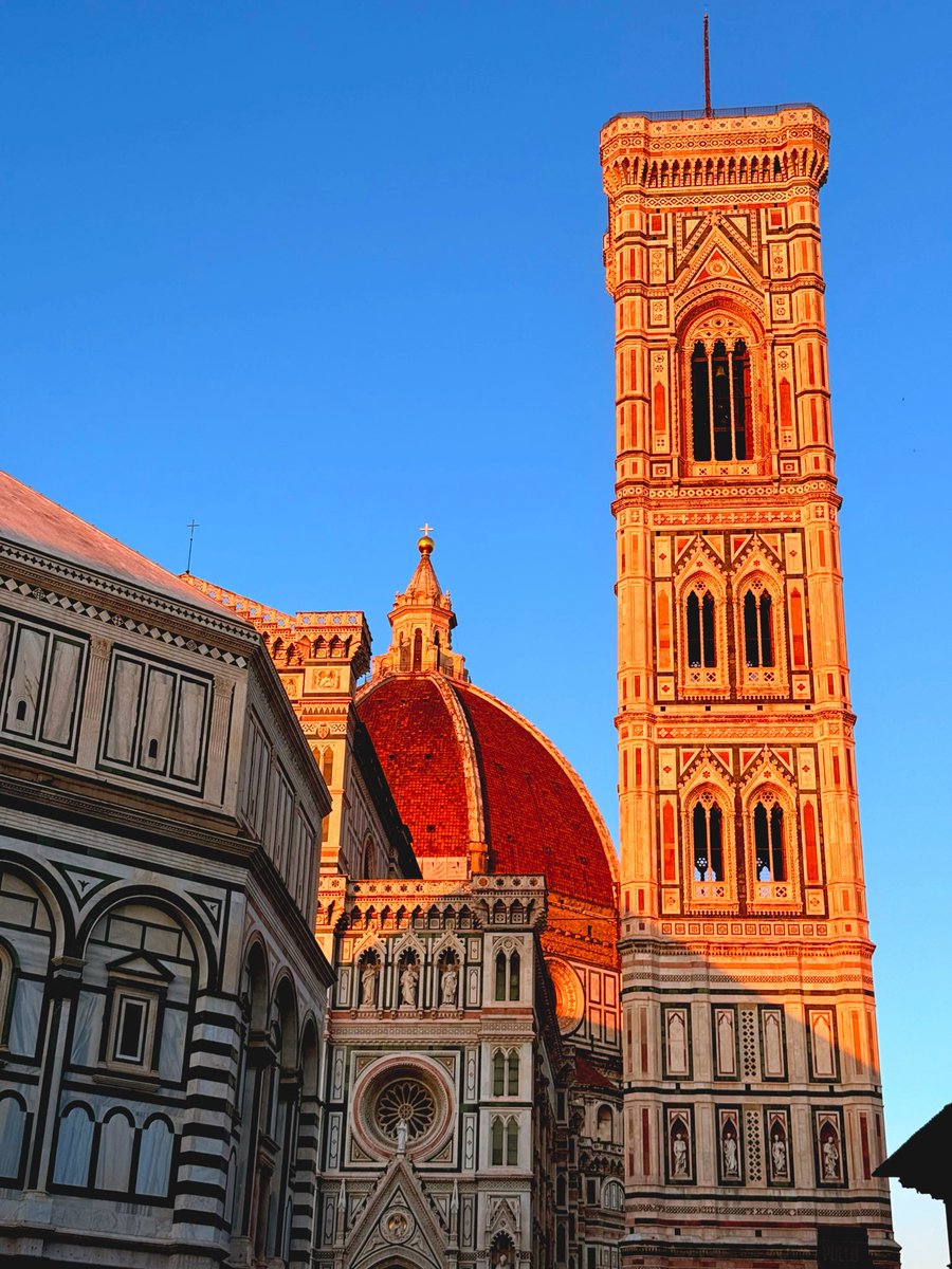 sheeblover's tweet photo. Walked 11 miles around Florence Italy &amp; ate really yummy tiny sandwiches that the cafe gave me for free 😭 https://t.co/gKIXIEipPN