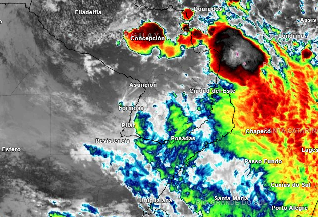 AT_Misiones's tweet photo. El Temporal Cede: Mejoran las Condiciones
Las lluvias y tormentas severas ya se encuentran varios kilómetros al norte de nuestra frontera provincial.

Aunque lo peor ha pasado, aún quedarían algunas precipitaciones moderadas con descargas eléctricas https://t.co/hgWJNd7o4t