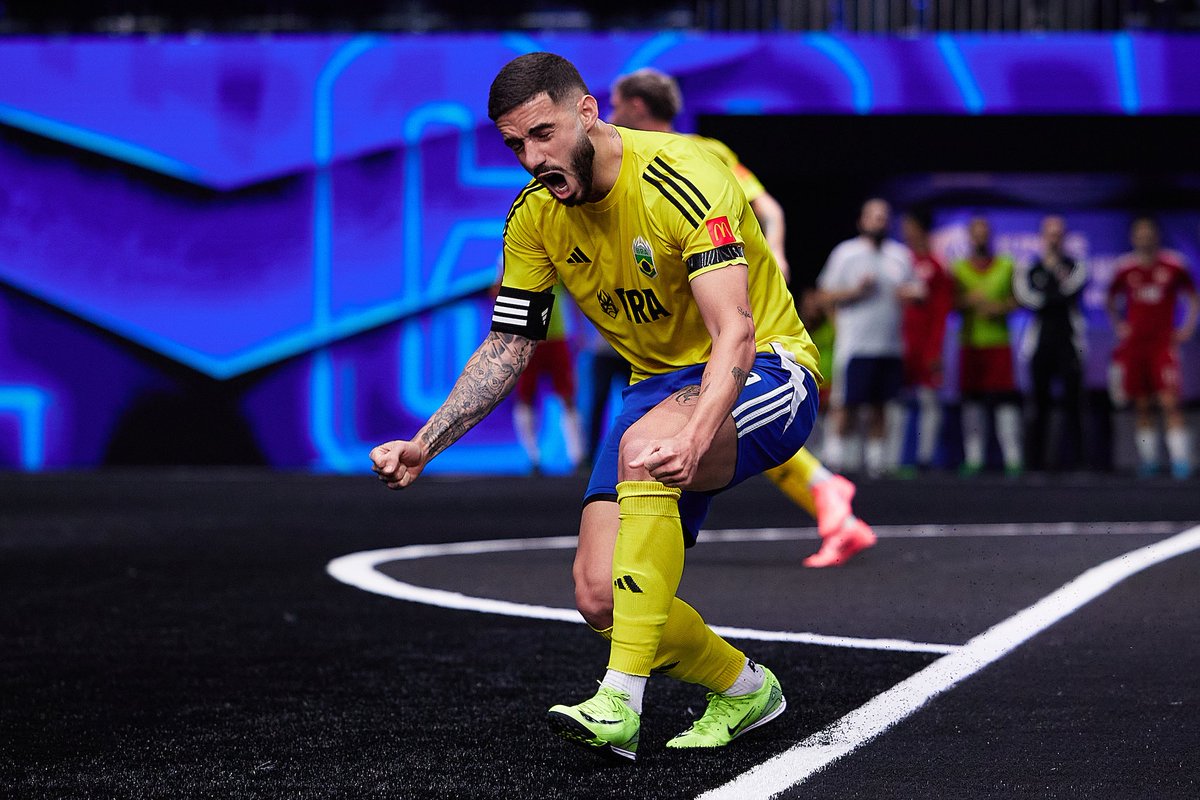 En 15 minutos y después de 124 días vuelve la Kings League 🥹

No me llamen, no me escriban.