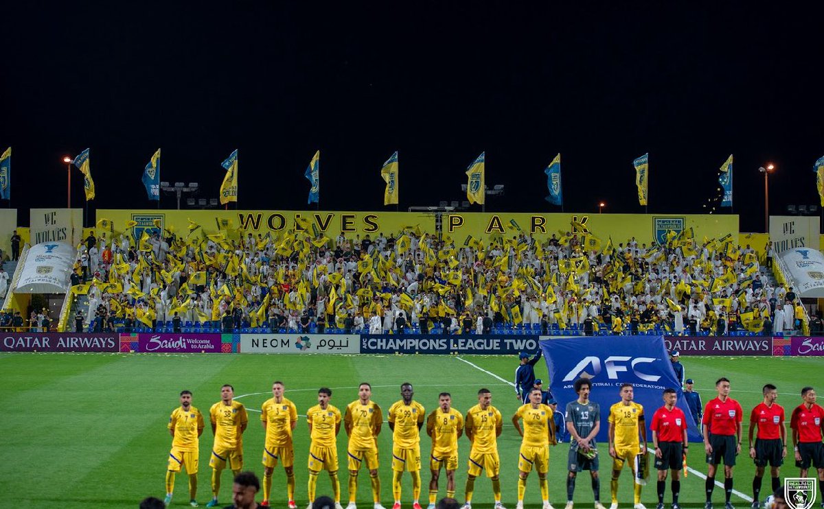حضورك يجلب الفوز والفريق يستاهل فوزك الاحد يساوي الوصول للمركز الثالث ويمكن يصير الثاني 🥶 الله الله بالحضور💛🐺
#سند_التعاون_جمهوره