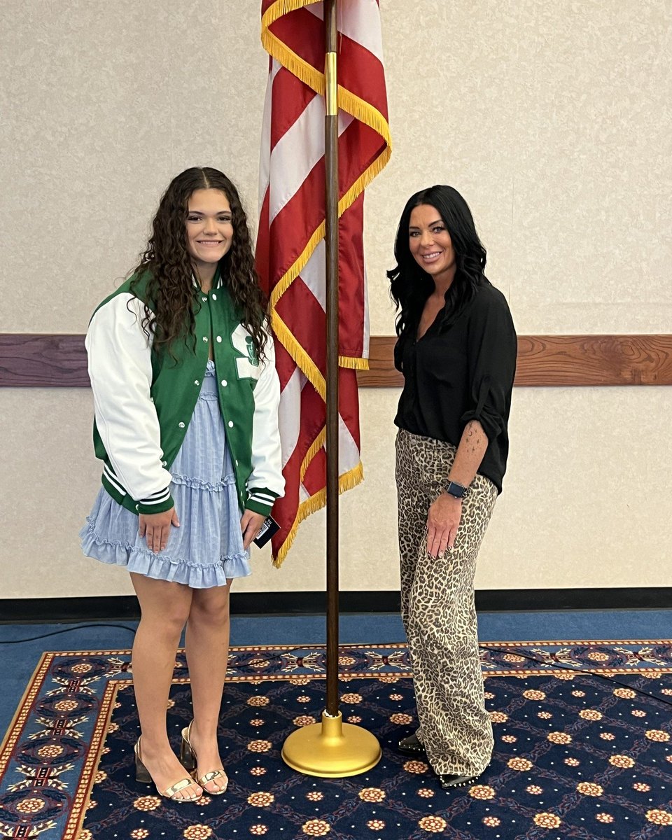 CVEC_Oklahoma's tweet image. We were honored to sponsor and present an academic jacket to a deserving Seminole High School senior! We’re happy to support our local schools and celebrate the hard work and achievements of students in our communities.  #CVEC #SeminoleHighSchool #Community