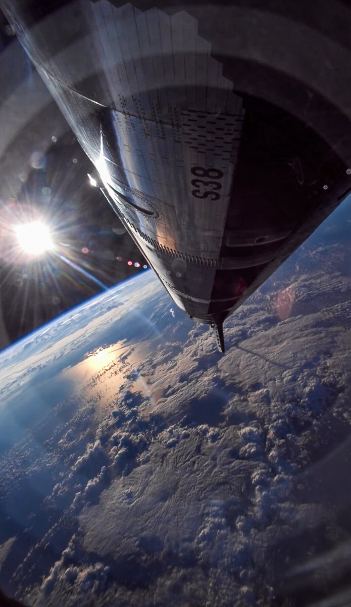 DimaZeniuk's tweet image. Starship looks magnificent against the backdrop of Earth

What a beautiful view of our planet