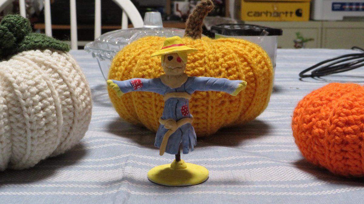 Scarecrows are supposed to be scary because they have 'scare' in their name. 😱🐦‍⬛#Halloween