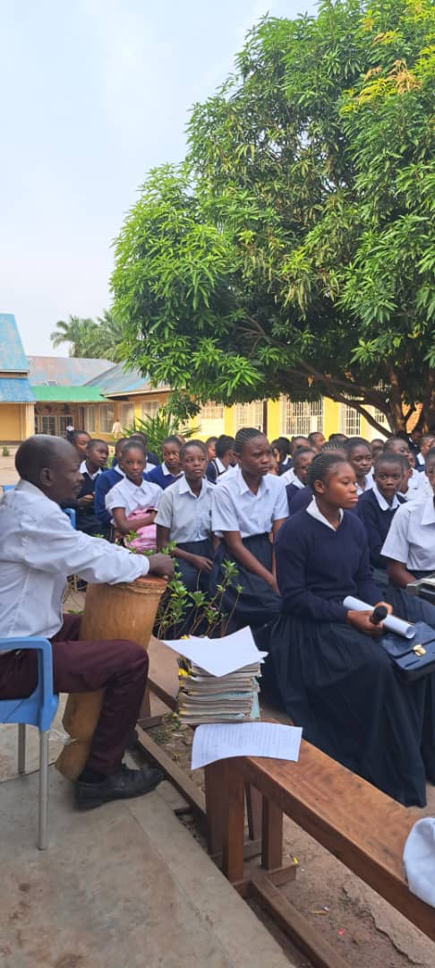 Celebración de la Virgen de la Pureza y de la apertura del Jubileo de 50 años de la presencia de la Pureza de María en África, en el Liceo Mahidio de Kamina.