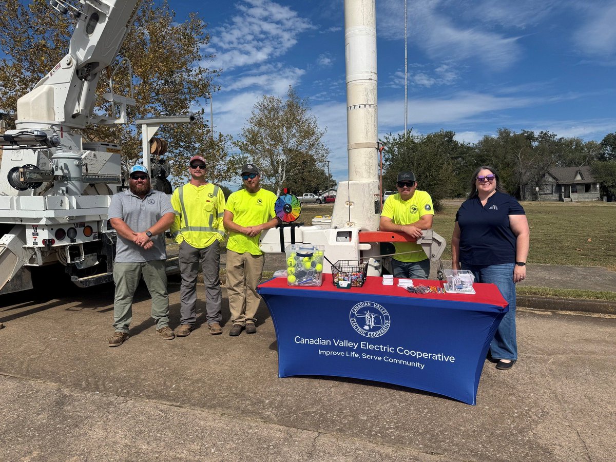 CVEC_Oklahoma's tweet image. ⚡️We had a great time at the Seminole High School High School Career Fair! Loved meeting students and sharing career opportunities in the electric cooperative industry. Thanks, Seminole Schools, for having us! #CVEC #CareerFair