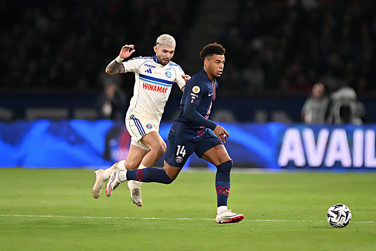 TouchlineX's tweet image. 🚨 𝗦𝗧𝗔𝗧: Désiré Doué attempted 7 dribbles in the first half, but completed 0. 🤯