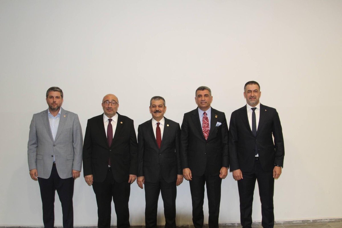 KverSemih's tweet image. Elazığ Milletvekilleri olarak ifade etmek isteriz ki;

Elazığ ile Malatya; kaderi, kültürü ve bereketi ortak iki kadim şehirdir.

Kayısının başkenti Malatya ve Elazığ-Baskil’dir. 

Baskil’de yetişen kayısımız da Malatya kayısısı gibi  kendine özgü aroması, rengi ve tadıyla…