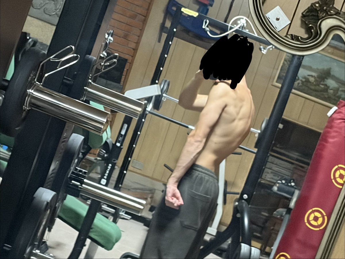umbiabe70's tweet photo. Finalmente, una bella foto in palestra sono riuscito a farmela. https://t.co/l9vkp3WEfA