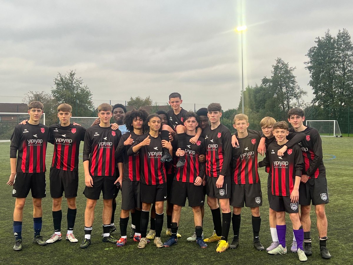 Year 10 boys won 3-2 in a closely fought Cup and League double header against Failsworth this week. A superb winning goal from Franco secured the win in the last minute of the match! Well done to MOTM Tyler 👏#teamnewman <a href="/MrsKP_Newman/">Mrs Phillips</a> <a href="/NewmanRCCollege/">Newman Catholic College</a>