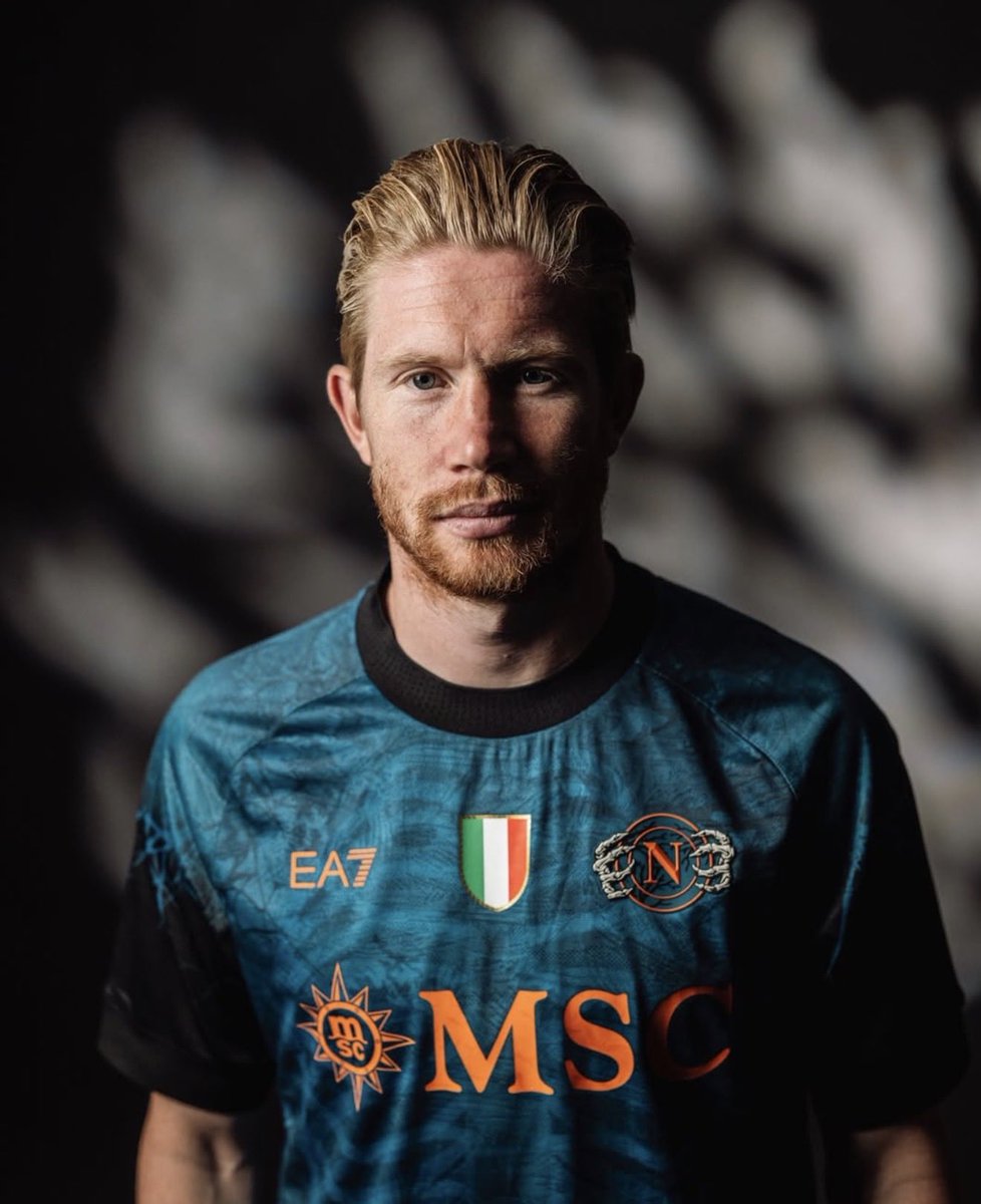DoentesPFutebol's tweet photo. Não se assustem, é apenas o uniforme versão Halloween do Napoli. 🇮🇹🎃💀 https://t.co/HLsN5CJB4j