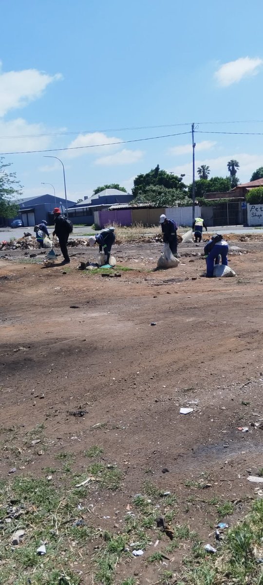 Clean-up operation in Newlands, Ward 86, conducted by <a href="/CleanerJoburg/">Pikitup</a> <a href="/JoburgParksZoo/">JoburgParksZoo</a> <a href="/JoburgMPD/">Jo'burg Metro Police Department - JMPD</a>  Social Development and AFSU  <a href="/CityofJoburgZA/">City of Joburg</a> <a href="/CRUM_CoJ/">Citizen Relationship & Urban Management</a> <a href="/DadaMorero/">Executive Mayor of the City Of Joburg</a> #JoburgReimagined