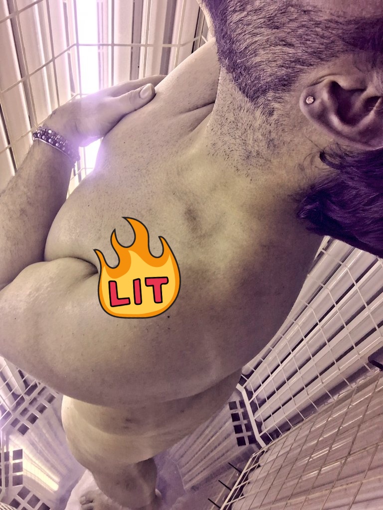 maxpic7's tweet photo. Estate che se ne va... lampada calda per ravvivarci🔥🔥🔥 https://t.co/0Vtd9ck1Ir