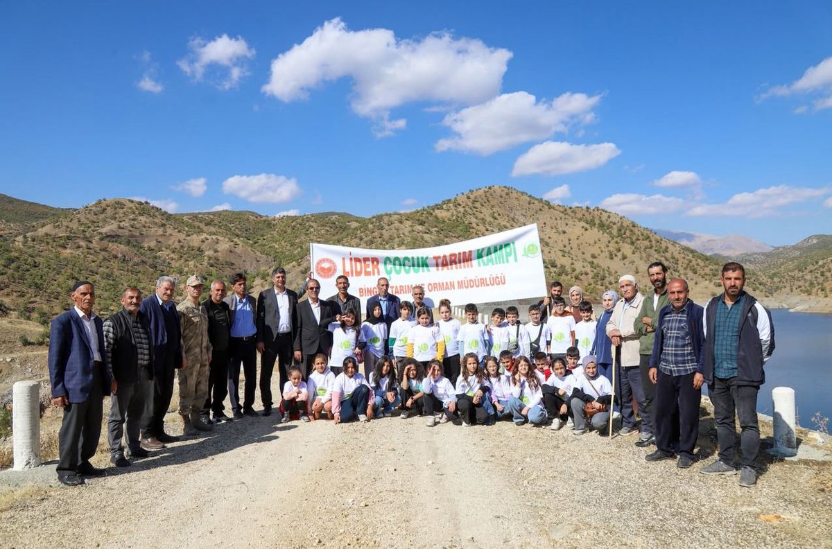 kaz_ilk's tweet photo. Lider Çocuk Tarım Kampı Gezisi 🌱
Minik ellerle büyük hayallere dokunduk! 💚
@BingolMEM
#LiderÇocukTarımKampı #Bingöl #TarımınGeleceği #EğitimleBüyüyoruz #KazımKarabekirİlkOrtaokulu https://t.co/Qa1xXOdyN9