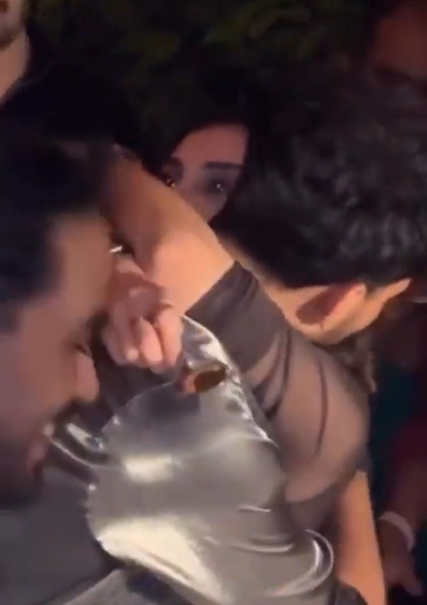 ItsDiptiDZ's tweet photo. from hearing her giggles in background of years old birthday celebration, when he was in his early/mid 20s...to...THIS :)

our DD, we really waited yearsss, years for days like this!!!

@DarshanRavalDZ
HAPPY BIRTHDAY DARSHAN RAVAL

I LOVED YOU EP OUT NOW https://t.co/ZfCtV00WWt