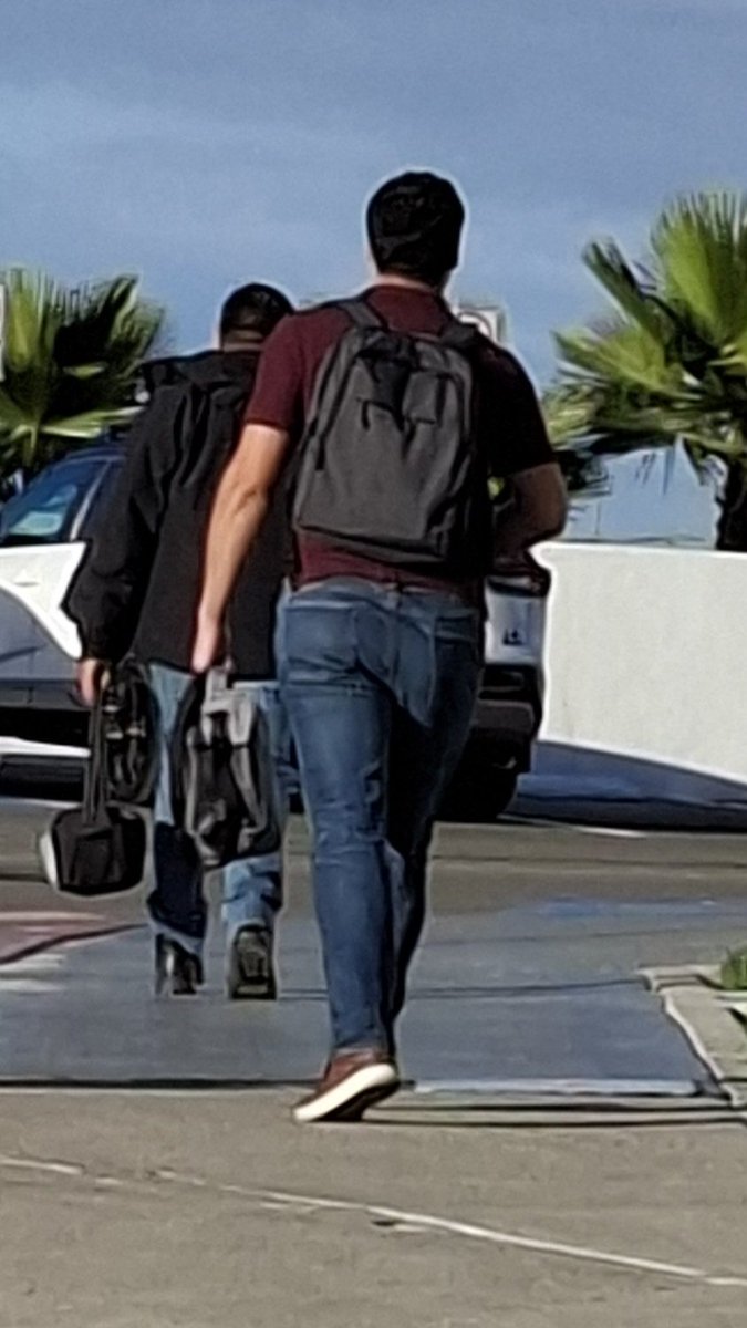 Ch1c0sD3L4C4ll3's tweet photo. Saliendo del trabajo, me enamoré.#ManAtWork #HombreTrabajando #StreetMan #HombreDLCalle #RealMan #Paparazzi desde #Tijuana #BajaCalifornia #México 1/3 https://t.co/5bES4IeP4G