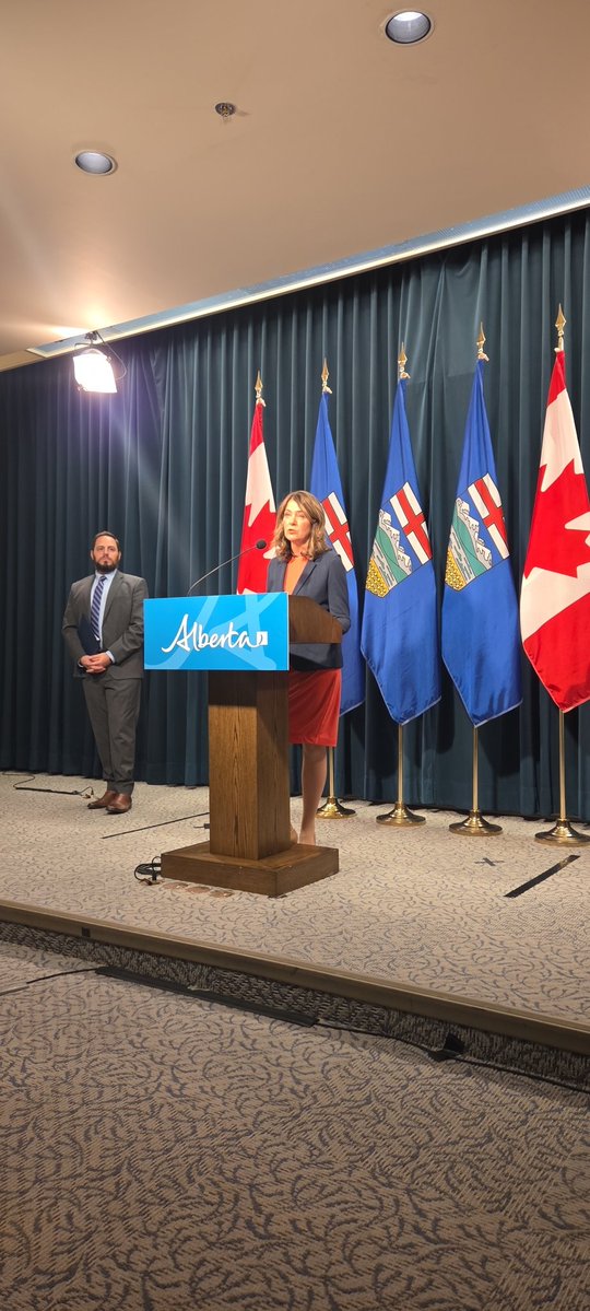 Premier Danielle Smith pinned the shortcomings in healthcare procurement, detailed in today's Wyant report, on Alberta Health Services. 

Refused to say what responsibility, it any, falls to her.