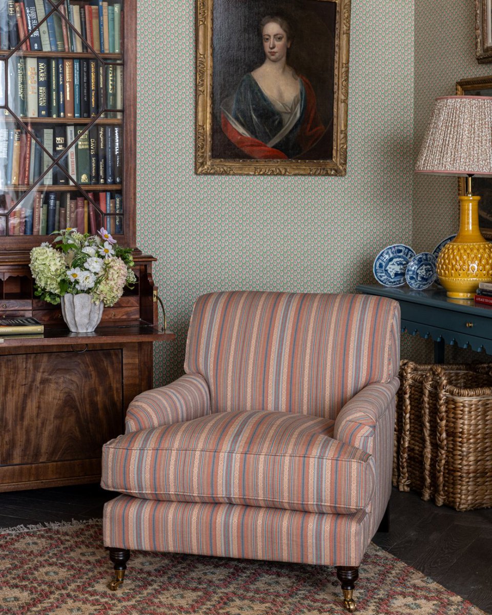 Symington Stripes bring a lively sense of rhythm and contemporary charm to any scheme. 

Discover the full collection at the link in our bio.

#gpjbaker #fabric #embroidery #maximalism #interiordesign #interiors