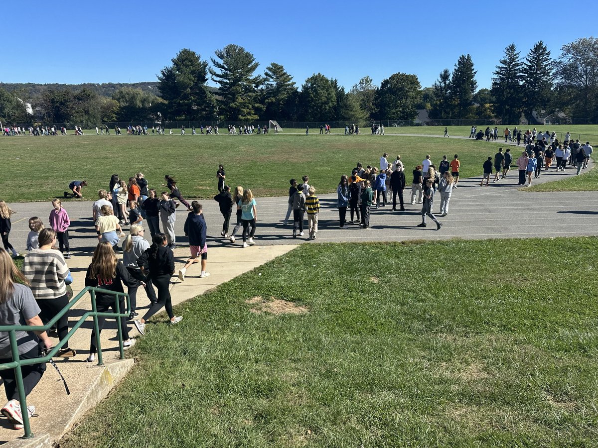 FRM_mission's tweet image. 🎉🌟 Huge shoutout to the amazing students of Middletown Middle School! Their WalkStrong event was a smashing success, raising nearly $2,500 for the Mission! 🙌💖 Their hard work and dedication are truly inspiring. 💪✨

 #MiddletownMiddleSchool #WalkStrong