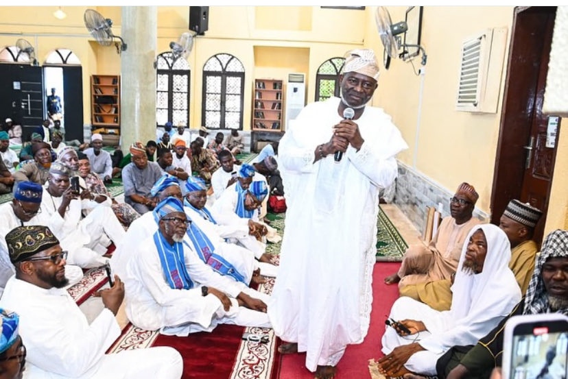 engr_toriola's tweet image. At the Special Jumu&apos;ah Service in commemoration of the statutory retirement &amp;amp; 60th birthday celebration of Mr. Kehinde Farouk Gbajumo, Perm. Secretary, Cabinet Office held at the Secretariat Community Central Mosque. Congratulations my colleague and Brother, wishing you the best