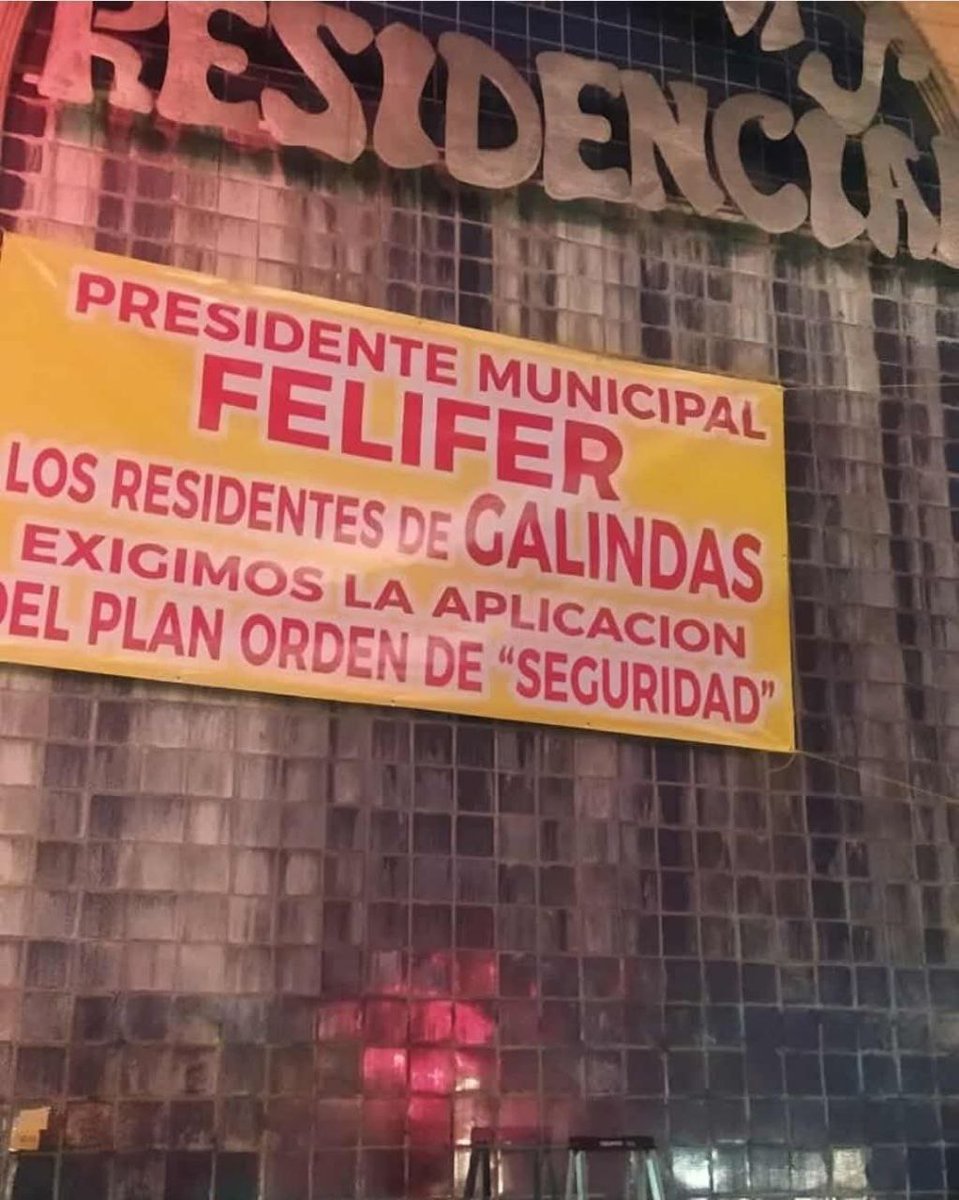 SofiiRiveras's tweet photo. @GildoGarzaMx @azucenau @CHEMATAPIA @SNietoCastillo @GilbertoHRuiz @PartidoMorenaMx El alcalde de Querétaro debería ponerse a trabajar en lugar de pagarle a paleros como Gildo Garza 🙄🙄🙄🙄🙄🙄 https://t.co/eV1BMach6K