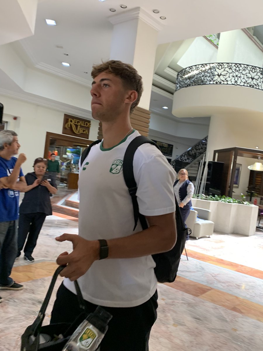 AHÍ VA LA CENTRAL 

Para el juego contra Santos 

La BG - Barre - Gauthier