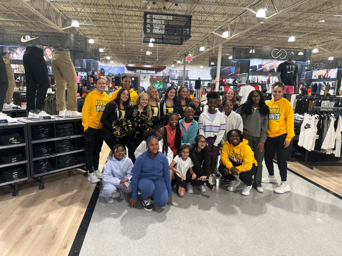 CoachLovett11's tweet photo. Had a great time out in the community last night at the Girls Inc. Bold Steps Fashion Show with our amazing team!
Proud to support an organization that empowers young women to be strong, smart, and bold. 💪✨ #Community #GirlsInc #BoldSteps #TeamWork https://t.co/JUZgBIjtQX