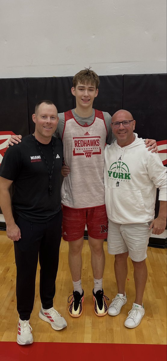 Appreciate the hospitality at <a href="/MiamiOH_BBall/">Miami Men’s Basketball</a> practice today and a chance to see <a href="/YorkDukesBB/">York Boys Basketball</a>  alum <a href="/KyleWaltz27/">Kyle Waltz</a> play with the Redhawks. Great culture and energy on and off the court. Excited to see them play this year. Big  thank you to <a href="/CoachSteeleMU/">Travis Steele</a> and the rest of the staff.