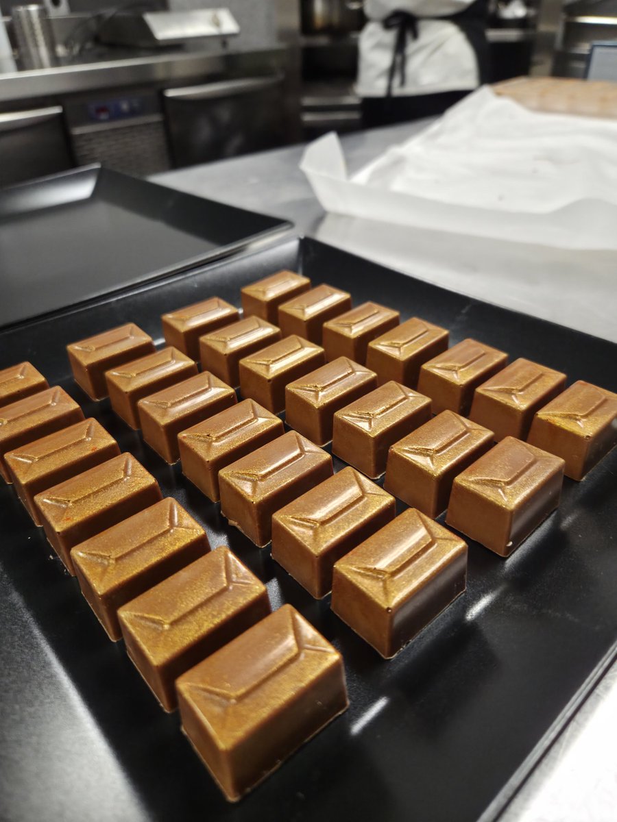 1ChrisCreator's tweet photo. Ontem fizemos BomBons e acho que quero me especializar nisso. https://t.co/YDA8Wc9AWB