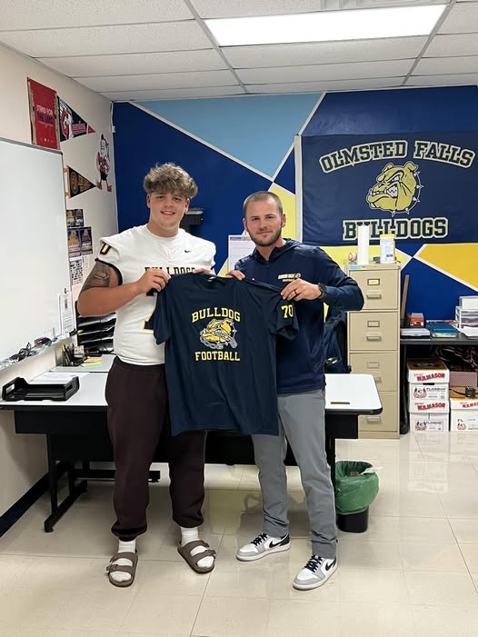 2025OFFOOTBALL's tweet photo. Senior Captain Nathan Scheffler #70 honored Mr. Zawadzki as his Playmaker with gratitude for making a positive impact during his journey as a Bulldog!  We look forward to recognizing all Playmakers on Senior Night October 24! @AZawadzki13 @BigScheff70 @cscheffler47 @OFfootball1 https://t.co/3lxUaMQ189