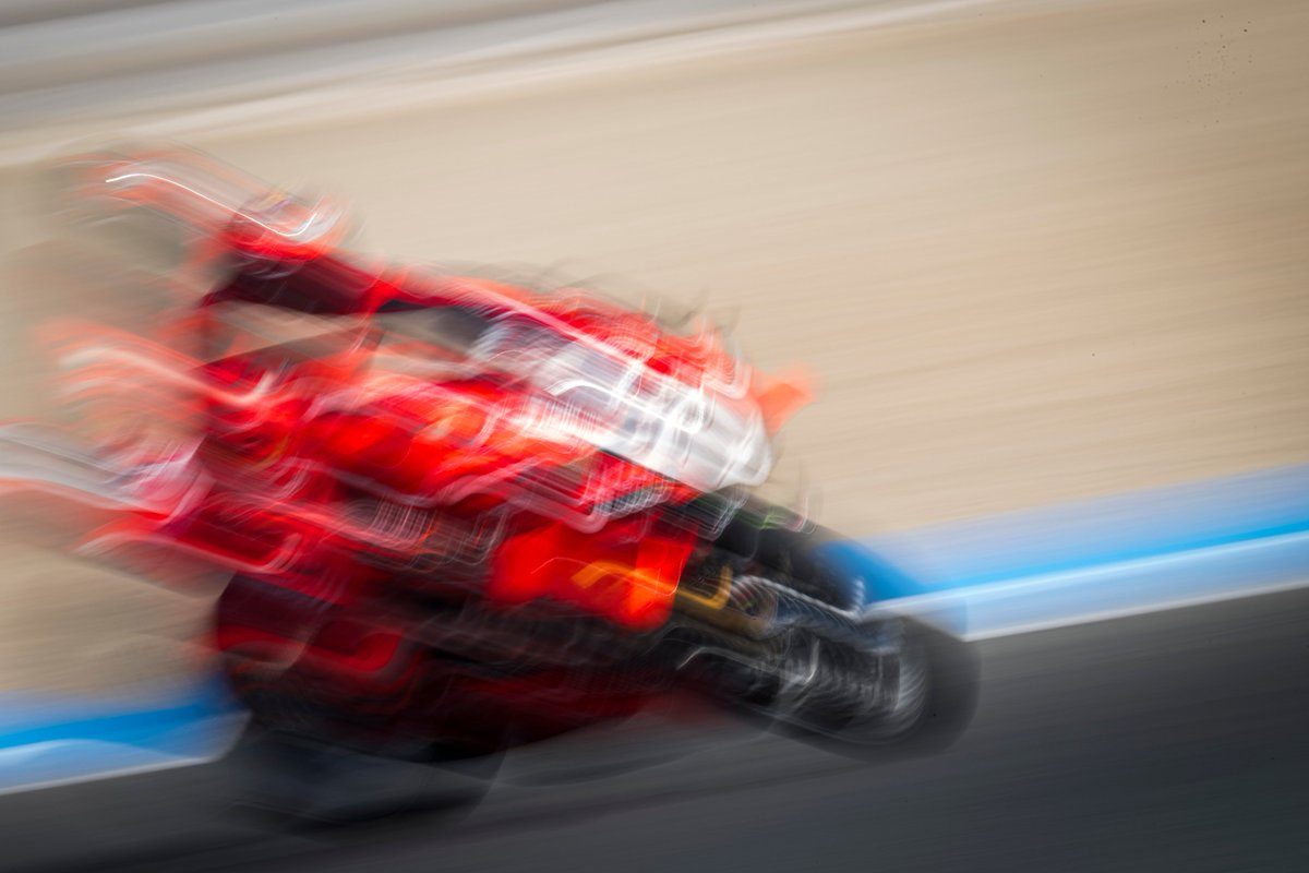 TomBoomBox's tweet image. When you've had a couple of Friday night beers and mislaid your glasses, but can make out the Aruba press release photos with absolute clarity 🍻