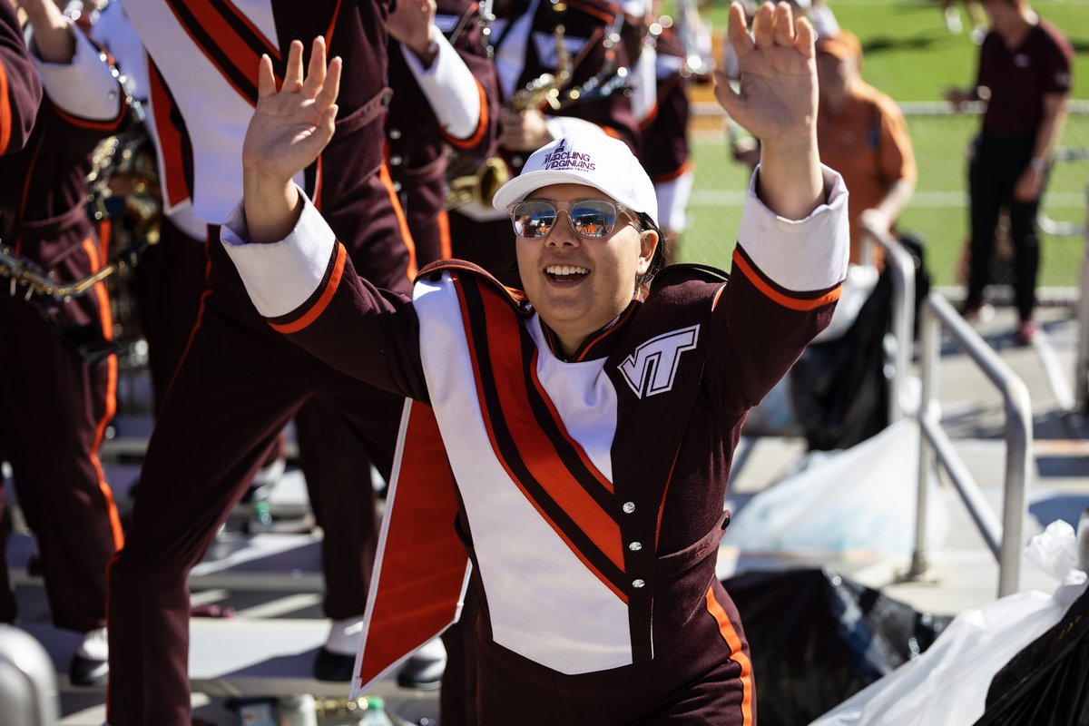 SHOUTing for Fall Break! 📣🍂

🫶 Safe travels, MVs - see you on Monday! ✈️
