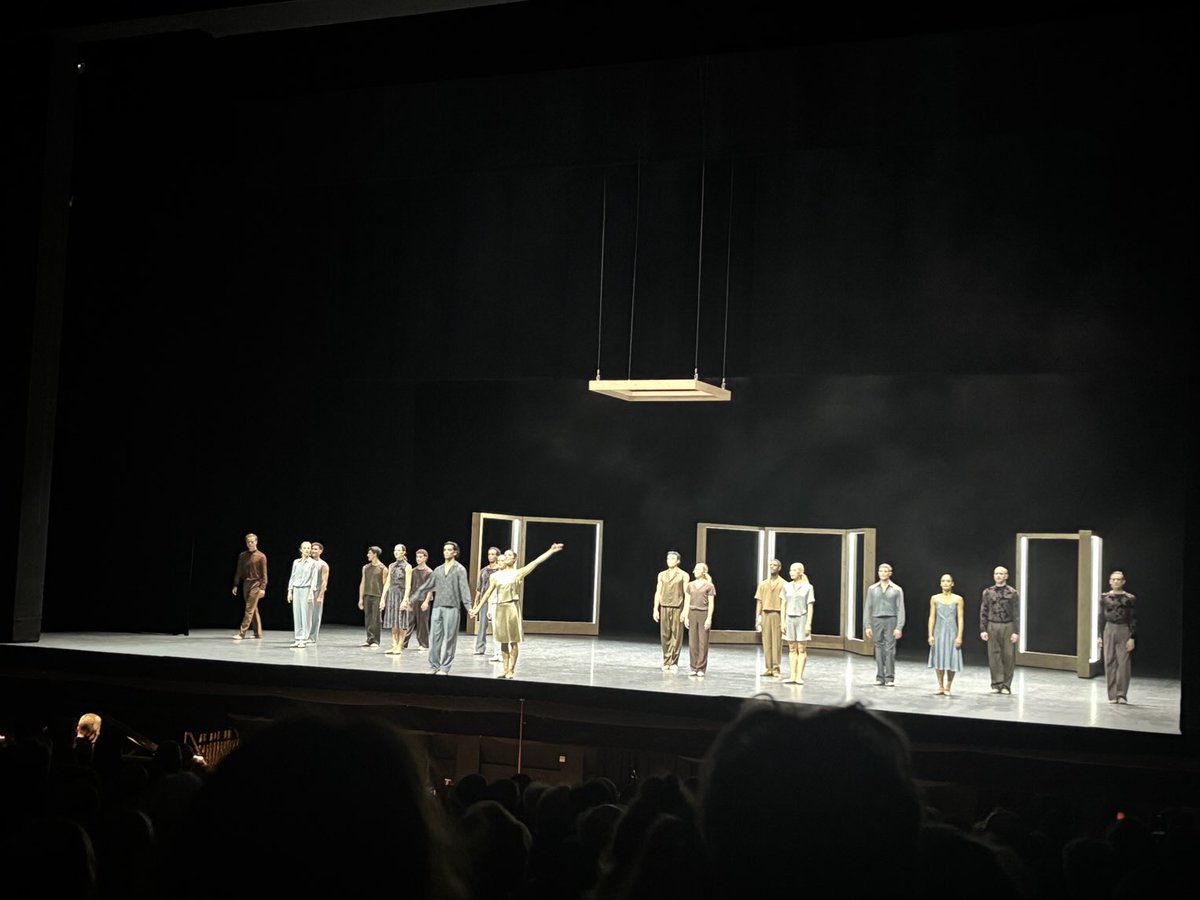 Soirée wheeldon et november ⁦<a href="/operadeparis/">Opéra de Paris</a>⁩ ! Bastille plein à craquer avec un corps de ballet toujours aussi exceptionnel dans le répertoire contemporain ! À ne pas manquer !