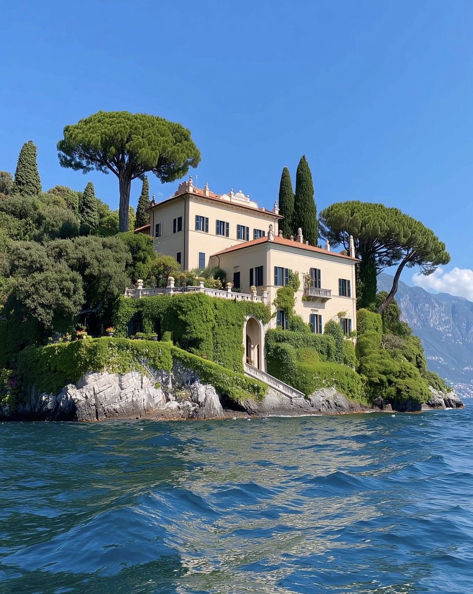 W0rld2026's tweet image. Lake Como, Italy
