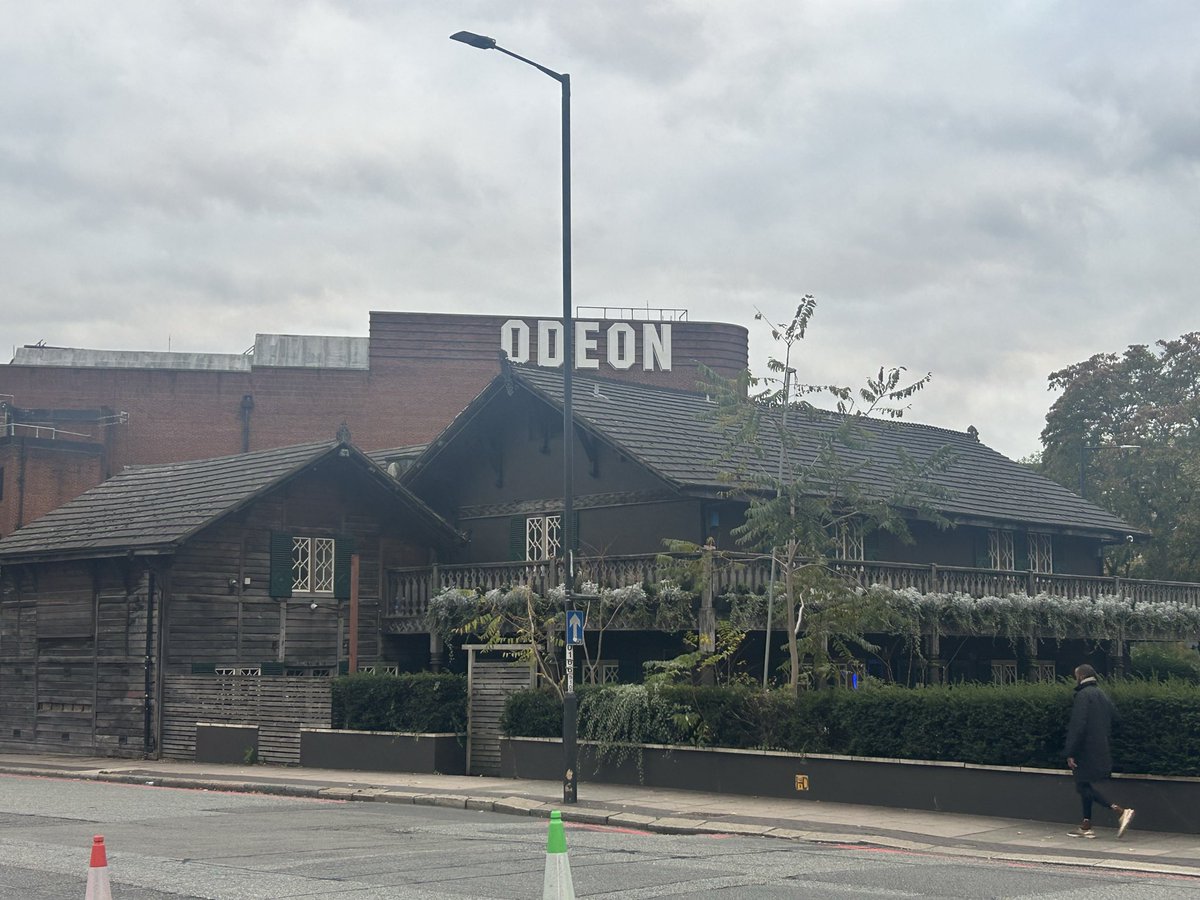 Productive meeting tonight with Belsize Society &amp; campaign team trying to save Ye Olde Swiss Cottage pub. We are racing against time to find bidder to work with Belsize Society to reopen as a community pub. Contact info@belsize.org.uk if you can help. #saveyeoldeswisscottage
