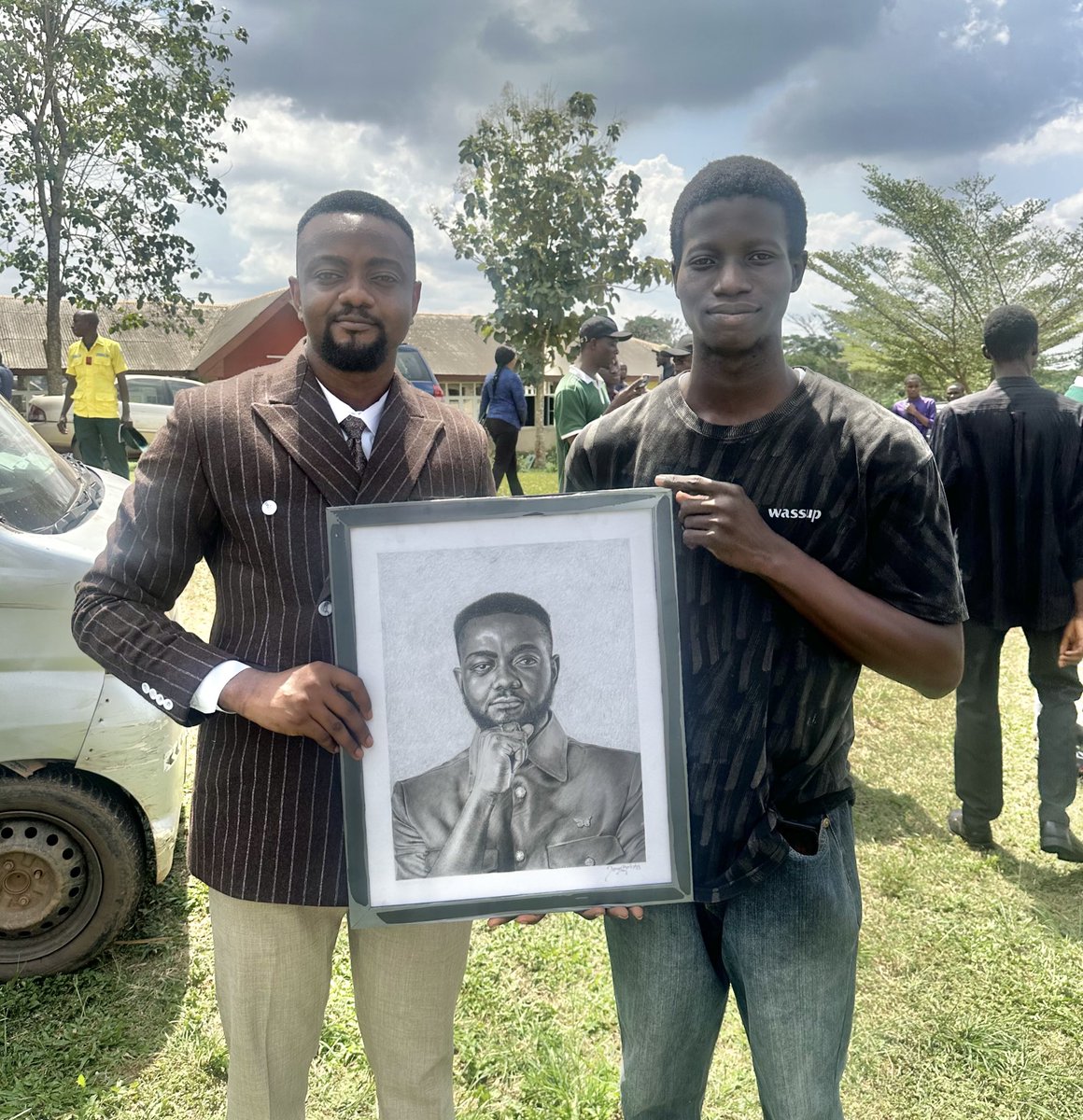 israeldamilola_'s tweet photo. Took out time today to felicitate with a notable leader and the latest doctor in town, Dr. Meshach Anthony Nwankwo (DVM, mNVMA), whilst unveiling the full view of his art piece. I’m beyond thrilled to have created this body of work in honor of the incredible leader that you are. https://t.co/wzVdWUyuUE