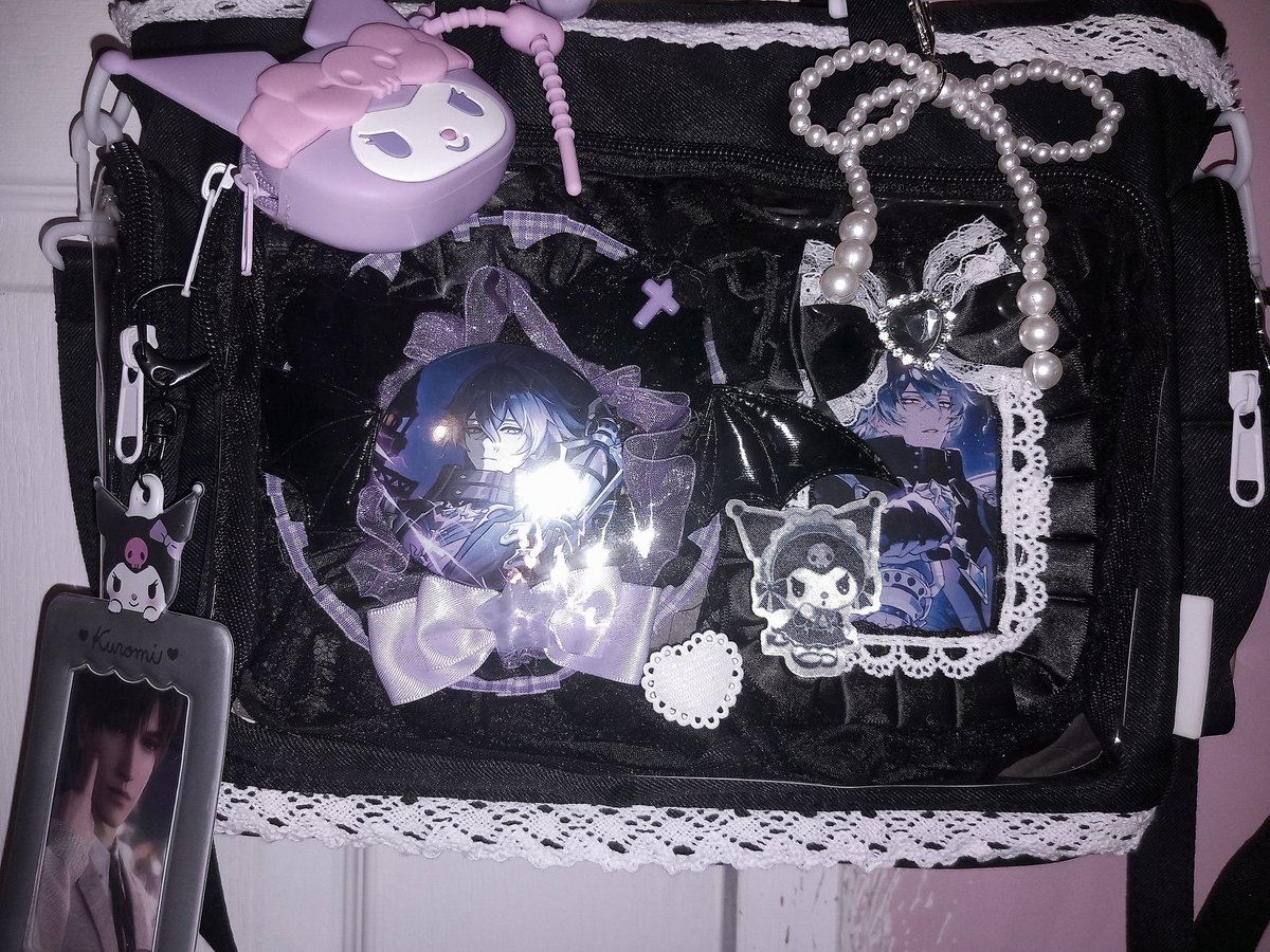 luv4zayne's tweet image. ㅤㅤㅤㅤㅤㅤㅤㅤㅤㅤㅤㅤㅤㅤㅤㅤㅤㅤ.ㅤ
.ㅤㅤㅤ⏔⏔⏔ ꒰ ୨❤︎୧ ꒱ ⏔⏔⏔
          ⠀Kuromi Flins ita bag 
.ㅤㅤㅤ⏔⏔⏔ ꒰ ୨❤︎୧ ꒱ ⏔⏔⏔

#yumetwt #flins ₊˚⊹ ᰔ